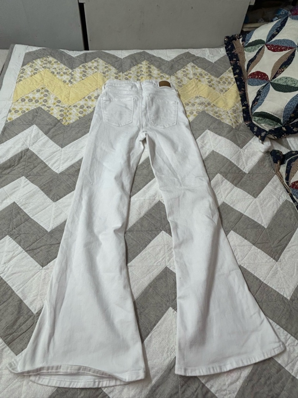 American Eagle Outfitters White High-Rise Jeans with Tan Leather Patch - Picture 10 of 16